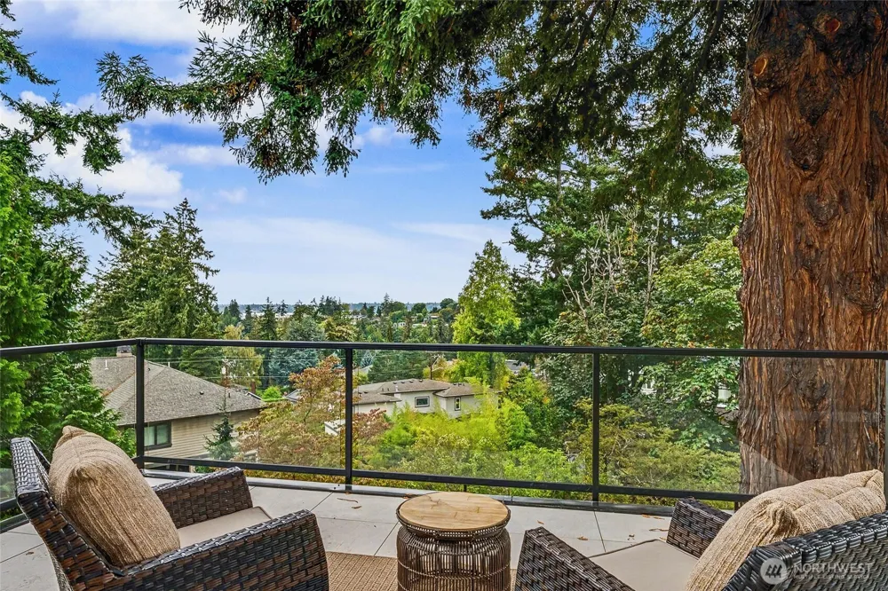 719 95th Avenue NE Bellevue, WA 98004