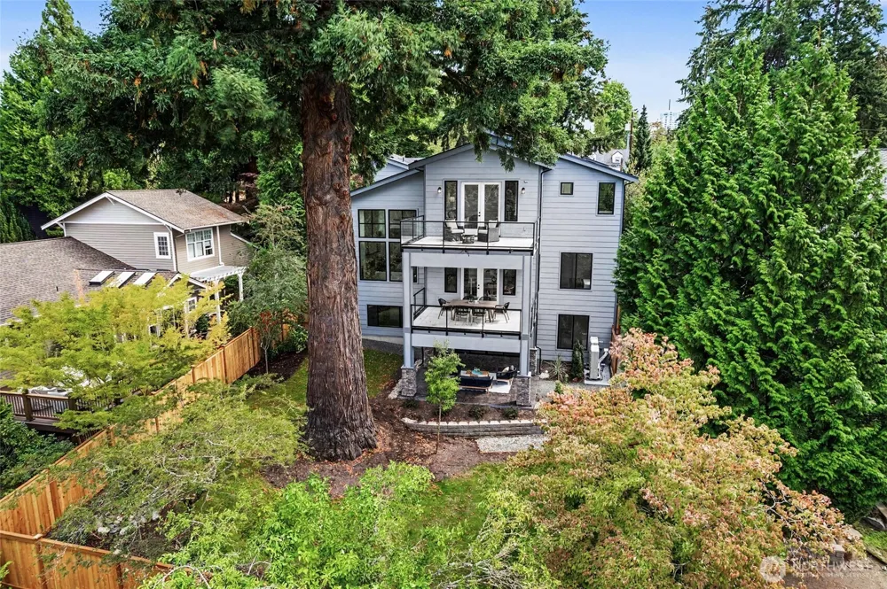 719 95th Avenue NE Bellevue, WA 98004