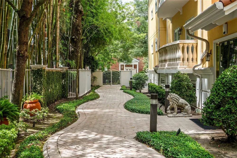 200 S INTERLACHEN AVENUE #350 Winter Park, FL 32789