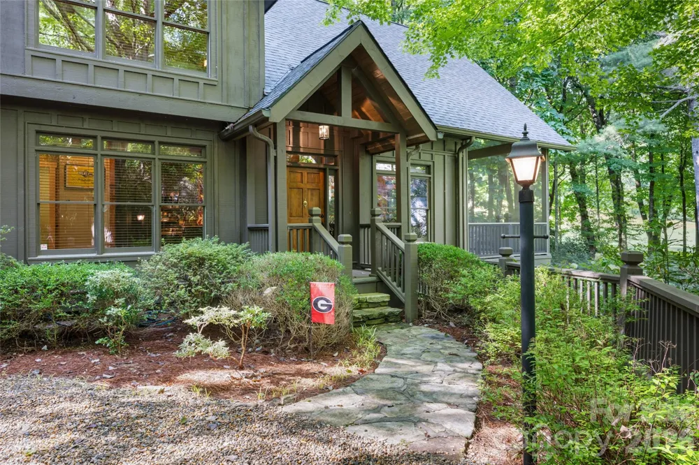 575 Seminole Way Lake Toxaway, NC 28747
