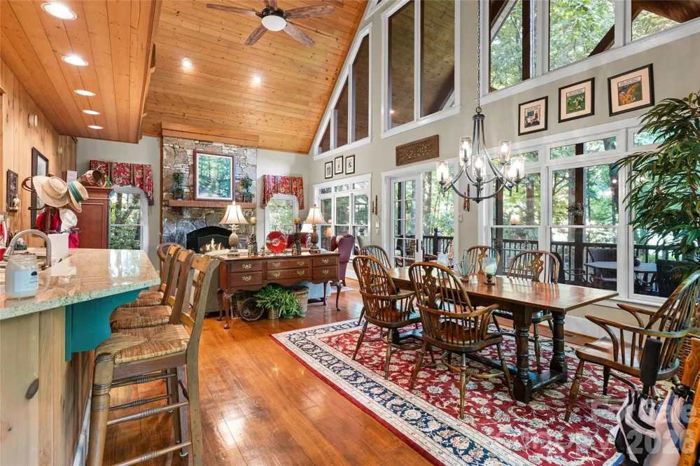 575 Seminole Way Lake Toxaway, NC 28747