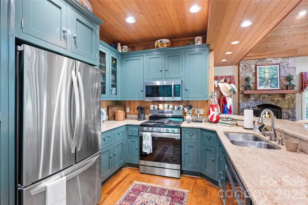 575 Seminole Way Lake Toxaway, NC 28747