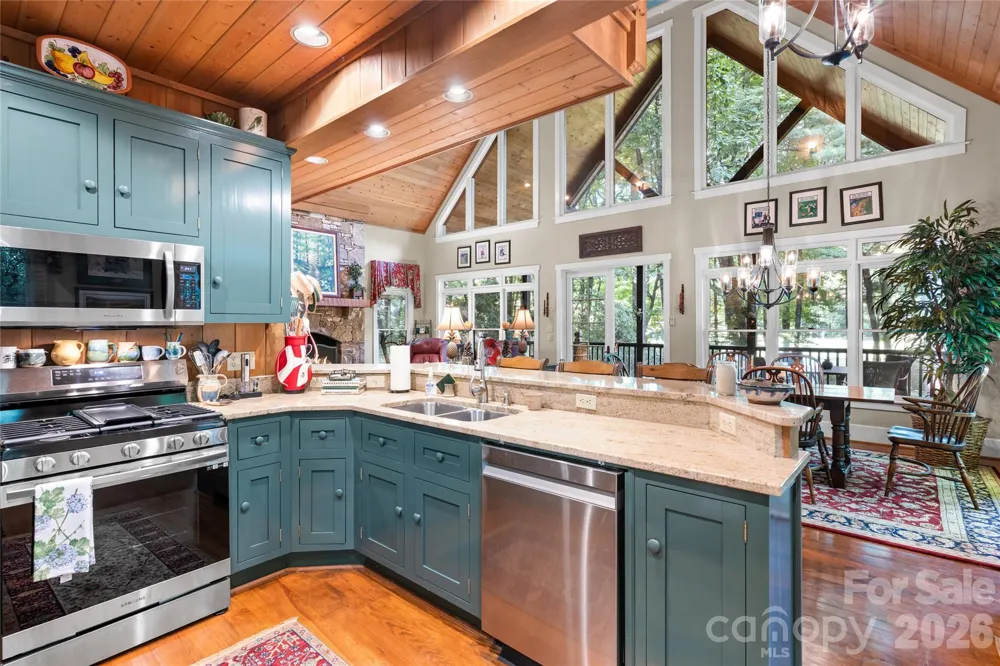 575 Seminole Way Lake Toxaway, NC 28747