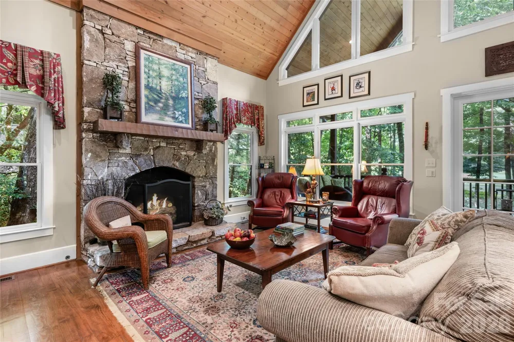 575 Seminole Way Lake Toxaway, NC 28747