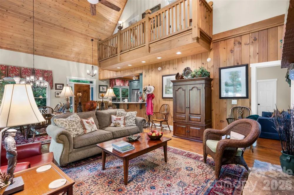 575 Seminole Way Lake Toxaway, NC 28747