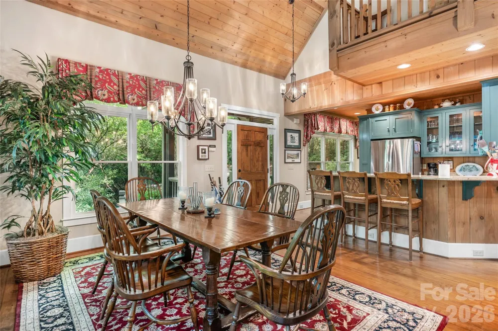 575 Seminole Way Lake Toxaway, NC 28747