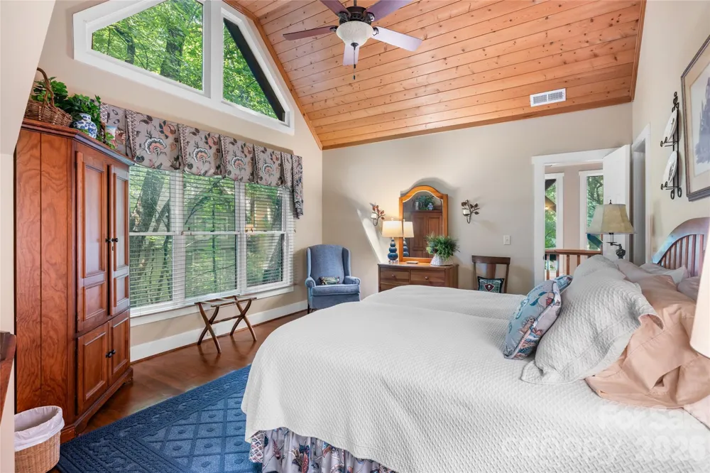 575 Seminole Way Lake Toxaway, NC 28747