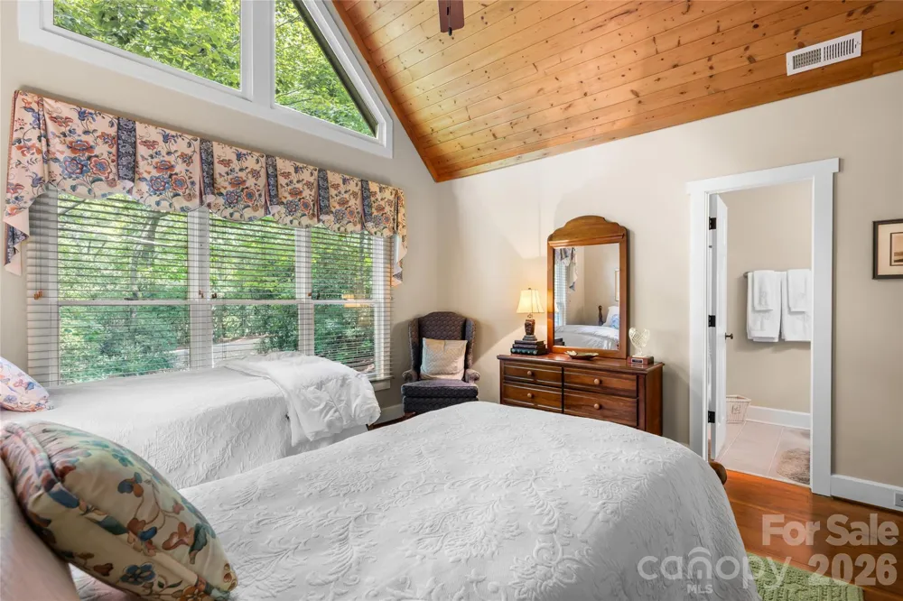 575 Seminole Way Lake Toxaway, NC 28747