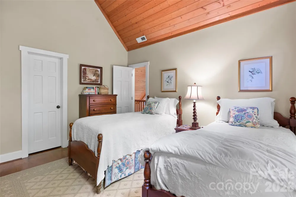 575 Seminole Way Lake Toxaway, NC 28747