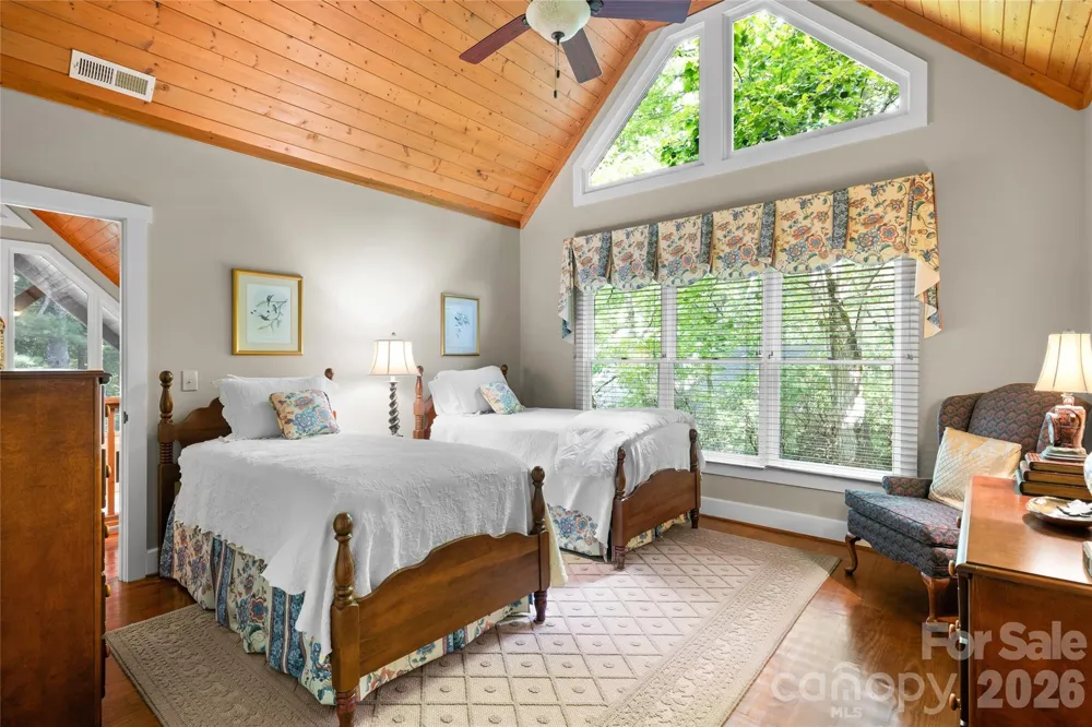 575 Seminole Way Lake Toxaway, NC 28747