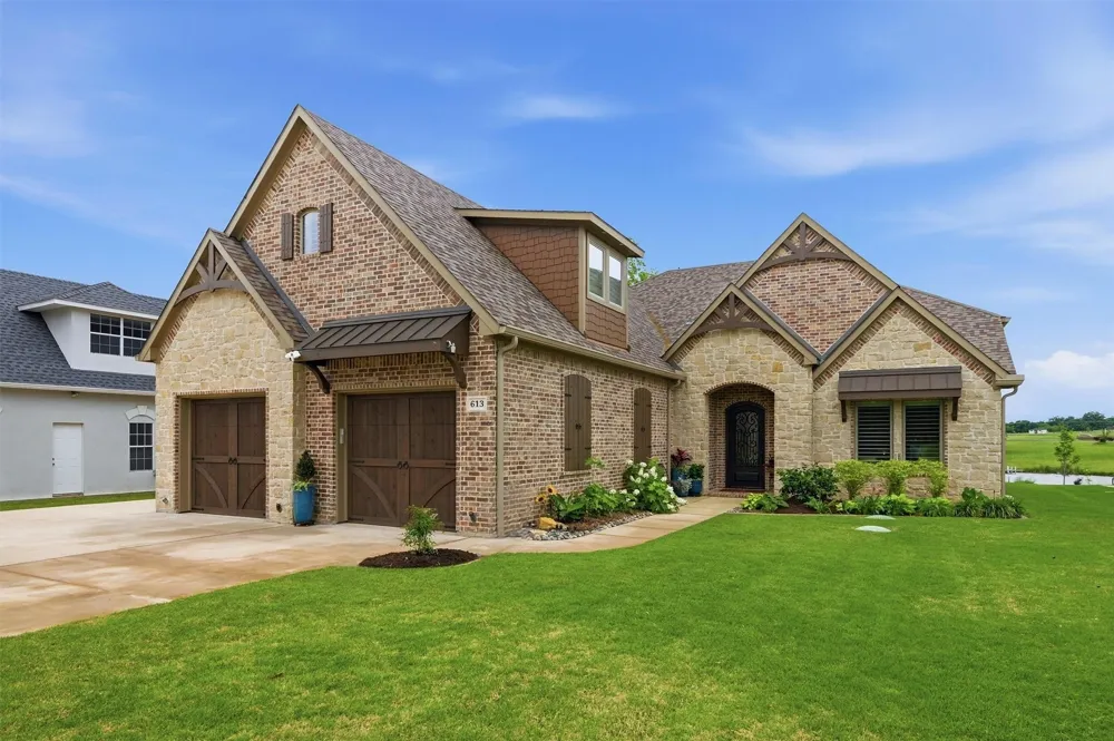 613 Kiowa Drive W Lake Kiowa, TX 76240