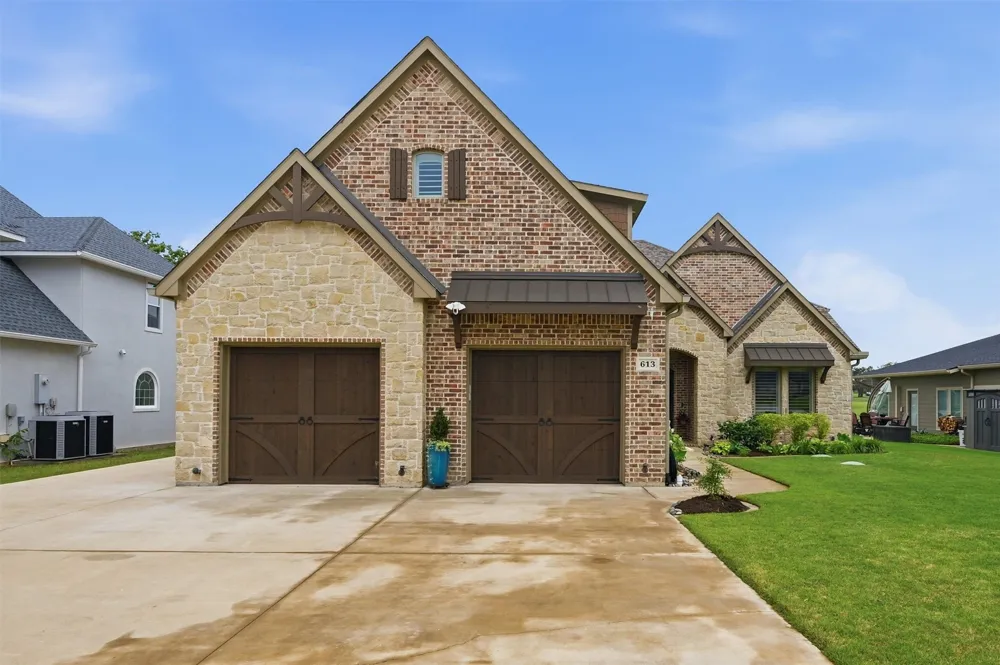 613 Kiowa Drive W Lake Kiowa, TX 76240