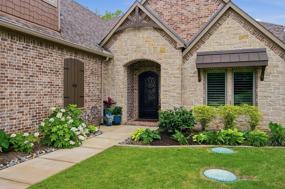 613 Kiowa Drive W Lake Kiowa, TX 76240