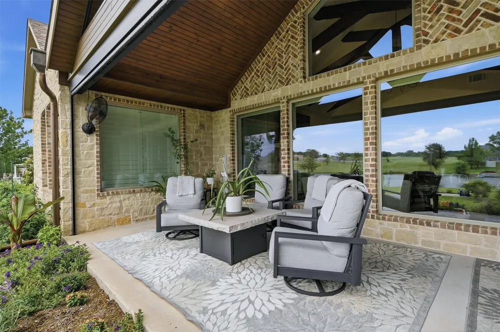 613 Kiowa Drive W Lake Kiowa, TX 76240