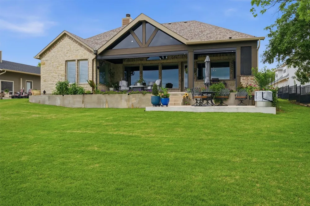 613 Kiowa Drive W Lake Kiowa, TX 76240
