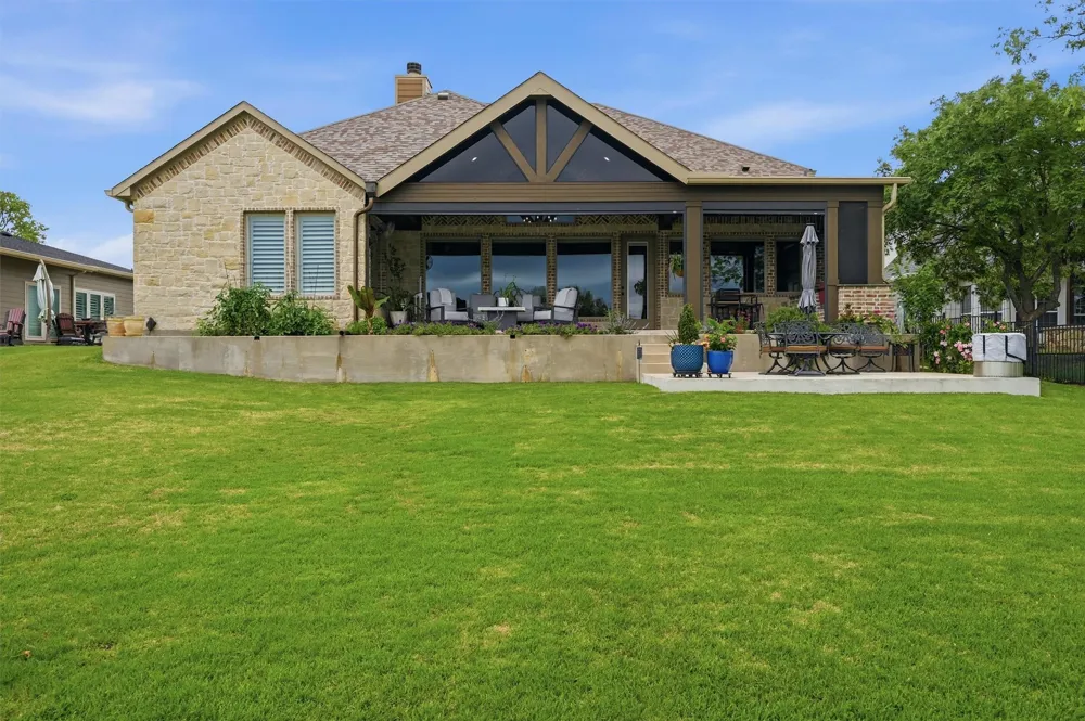 613 Kiowa Drive W Lake Kiowa, TX 76240