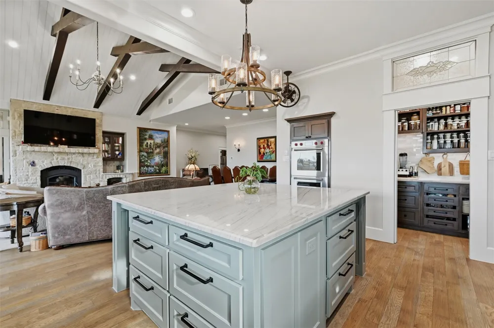 613 Kiowa Drive W Lake Kiowa, TX 76240