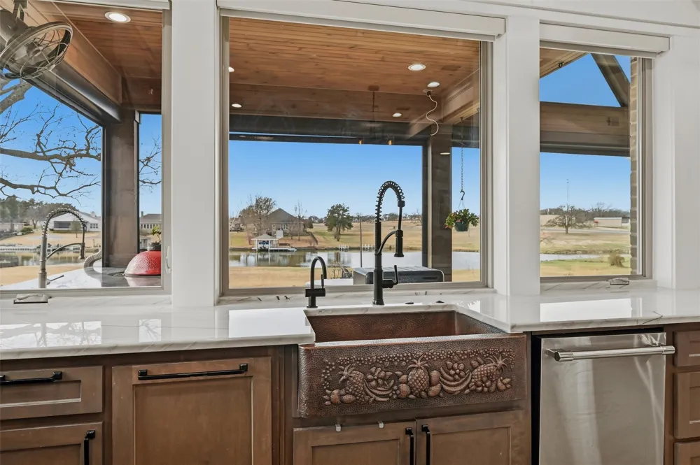 613 Kiowa Drive W Lake Kiowa, TX 76240