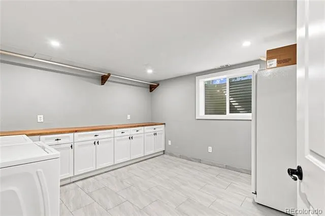 1554 S Flower Court Denver, CO 80232