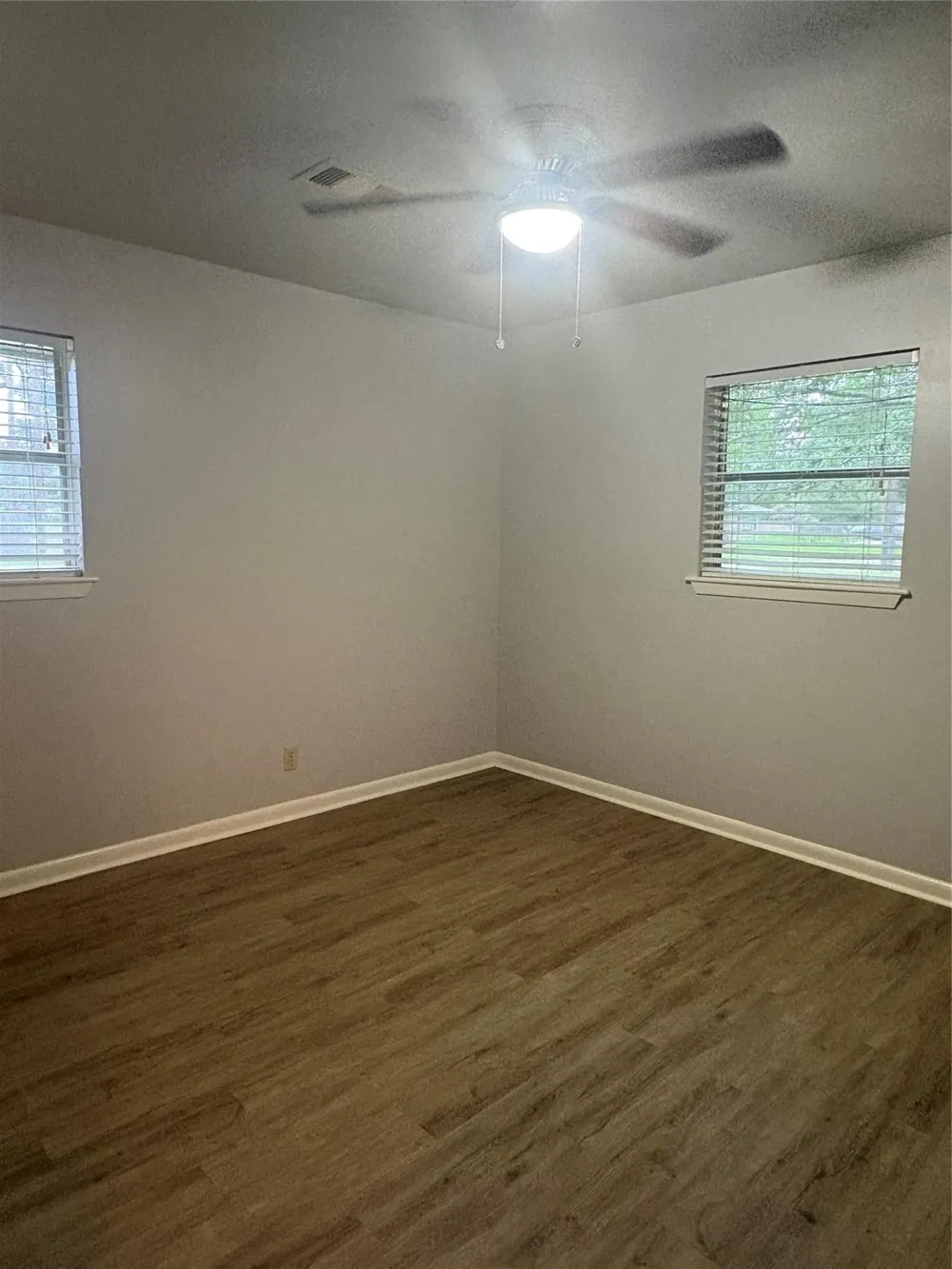102 Mulberry Street Lake Jackson, TX 77566