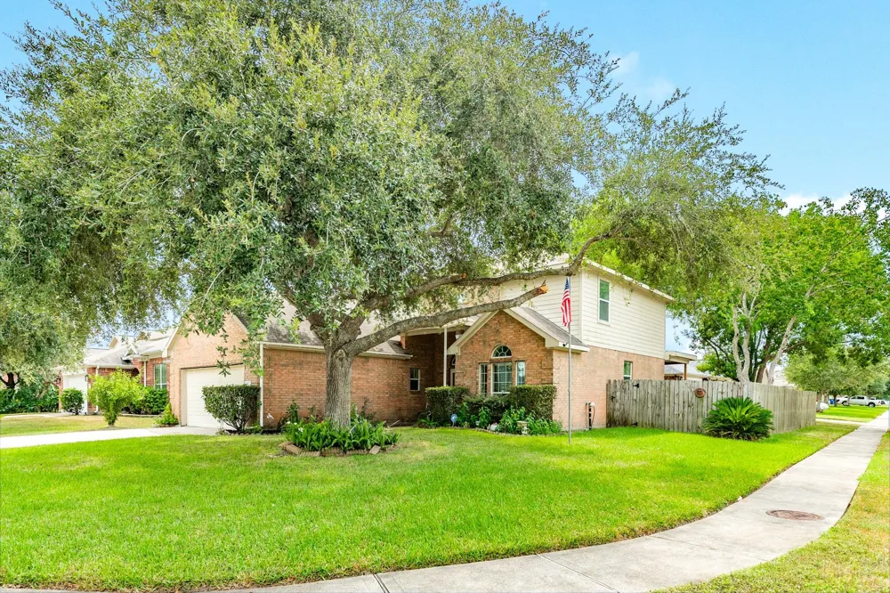 201 Golden Oak Drive Texas City, TX 77591