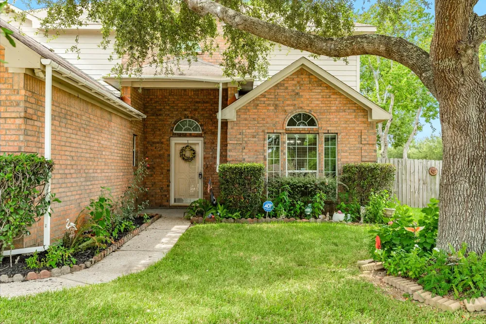 201 Golden Oak Drive Texas City, TX 77591
