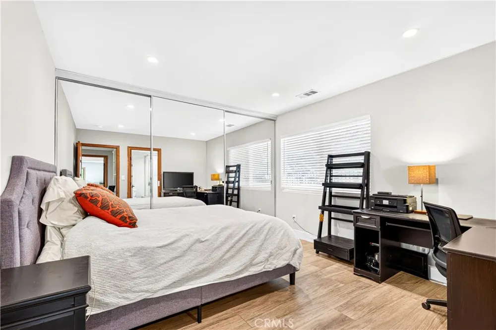 19541 Greenbriar Drive Tarzana, CA 91356