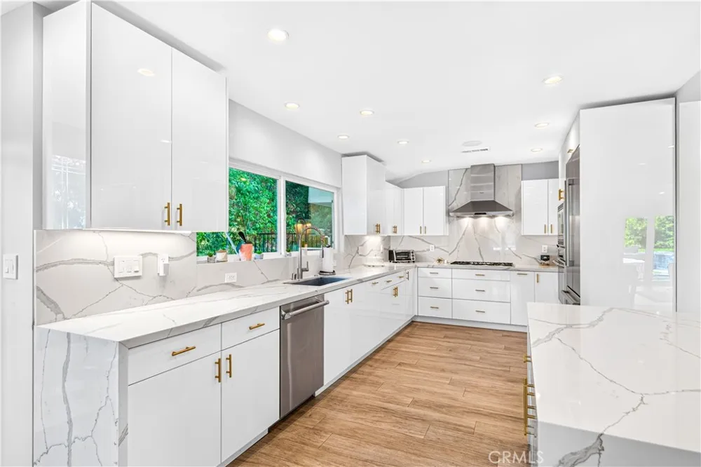 19541 Greenbriar Drive Tarzana, CA 91356