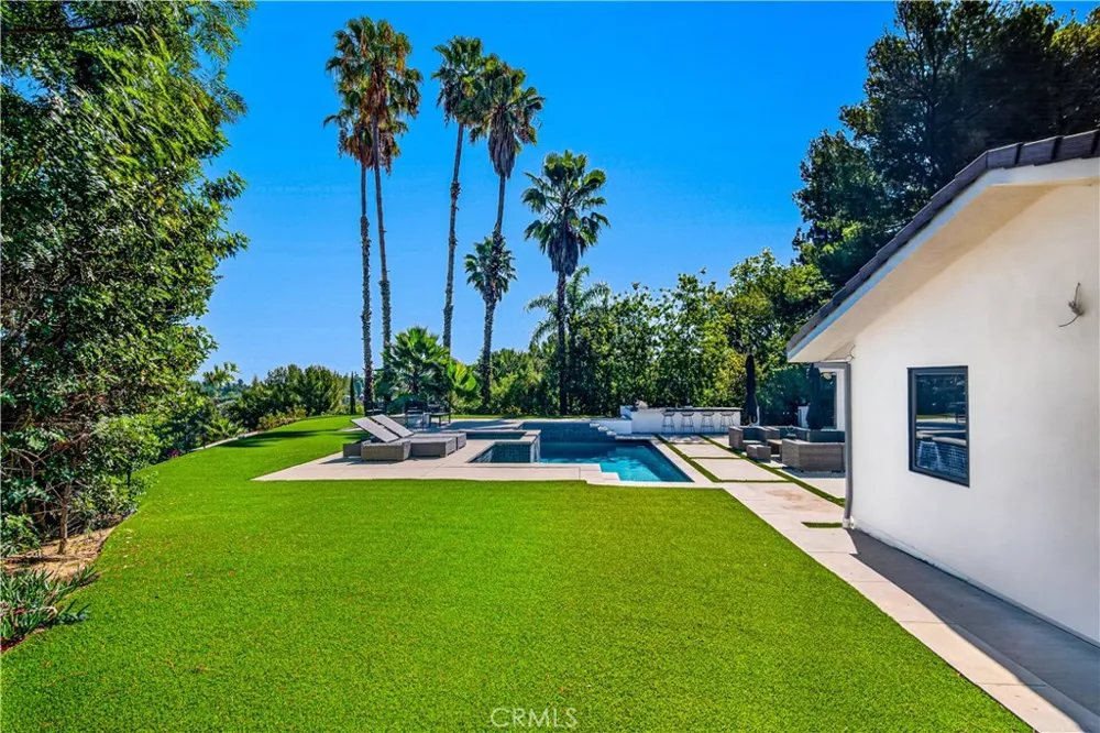 19541 Greenbriar Drive Tarzana, CA 91356