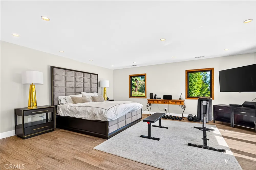19541 Greenbriar Drive Tarzana, CA 91356