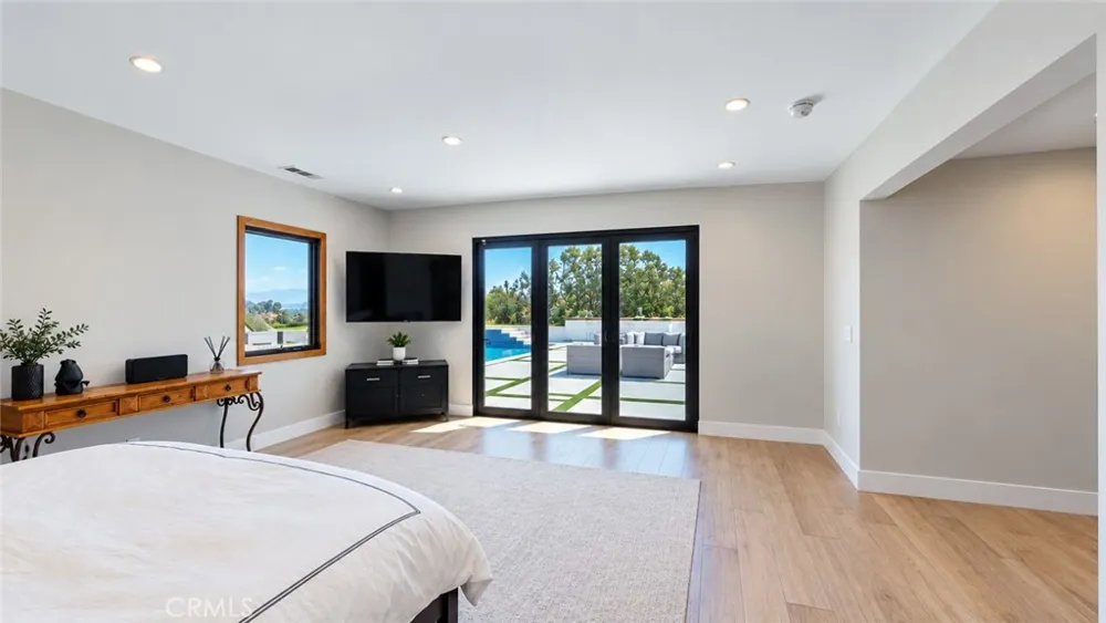 19541 Greenbriar Drive Tarzana, CA 91356