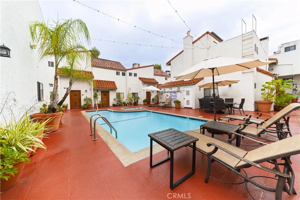 10926 Bluffside Dr. #32 Studio City, CA 91604