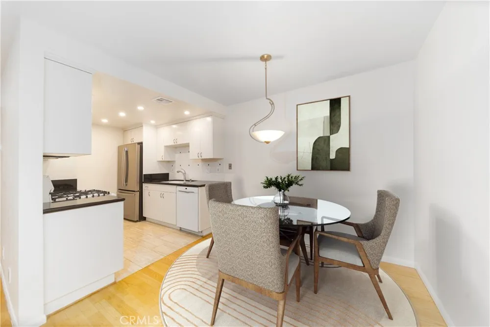 10926 Bluffside Dr. #32 Studio City, CA 91604