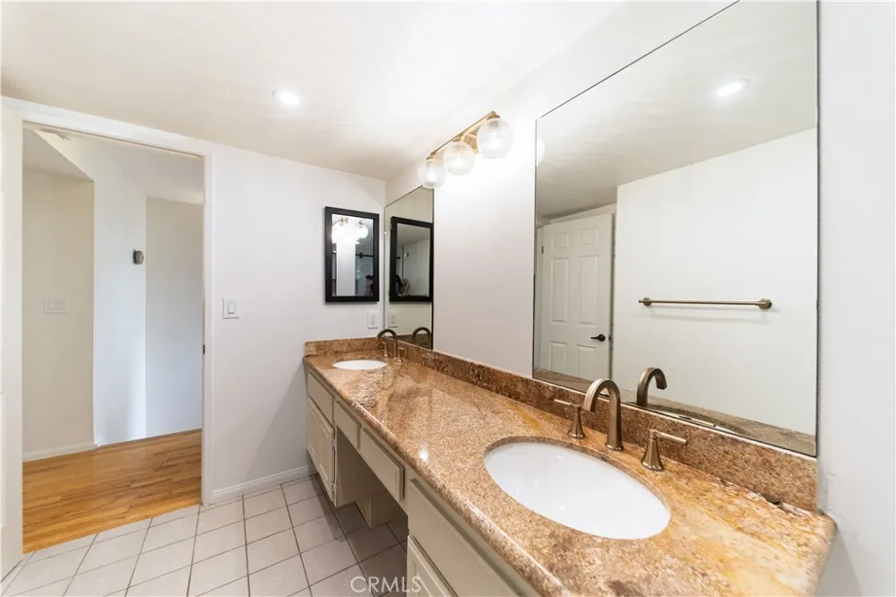 10926 Bluffside Dr. #32 Studio City, CA 91604