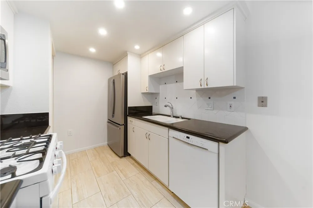 10926 Bluffside Dr. #32 Studio City, CA 91604