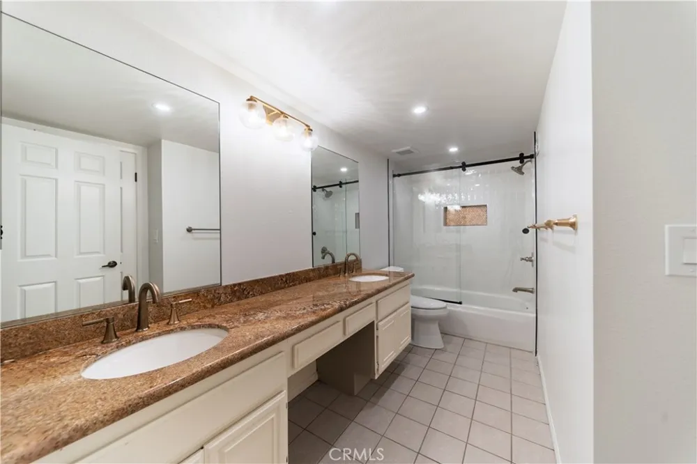 10926 Bluffside Dr. #32 Studio City, CA 91604