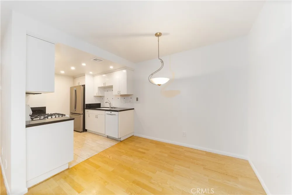 10926 Bluffside Dr. #32 Studio City, CA 91604