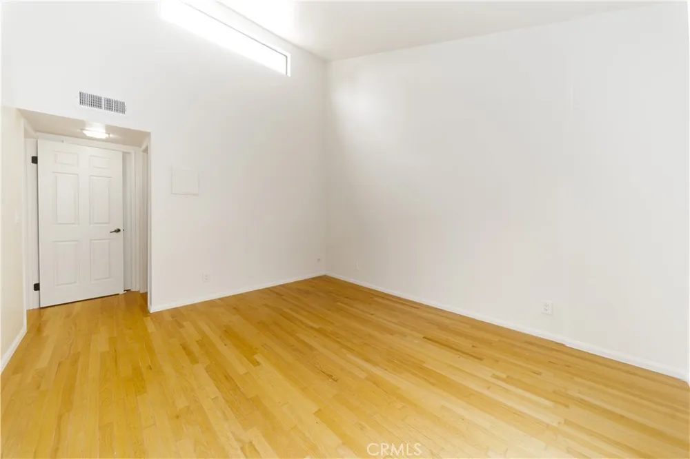 10926 Bluffside Dr. #32 Studio City, CA 91604