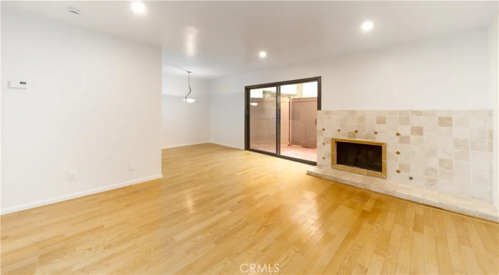 10926 Bluffside Dr. #32 Studio City, CA 91604