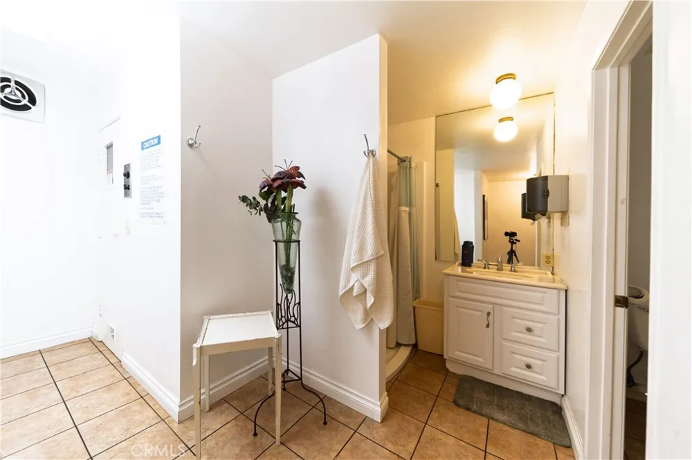 10926 Bluffside Dr. #32 Studio City, CA 91604
