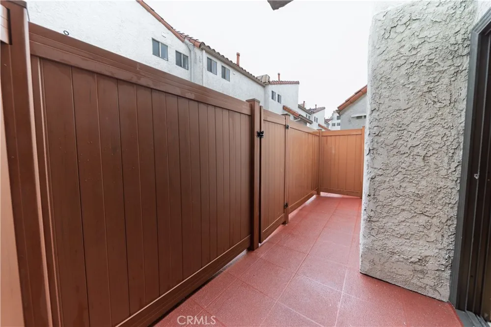 10926 Bluffside Dr. #32 Studio City, CA 91604