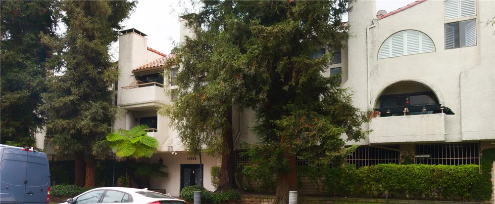 10926 Bluffside Dr. #32 Studio City, CA 91604