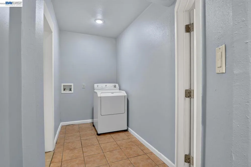 2244 E 20Th St Oakland, CA 94606
