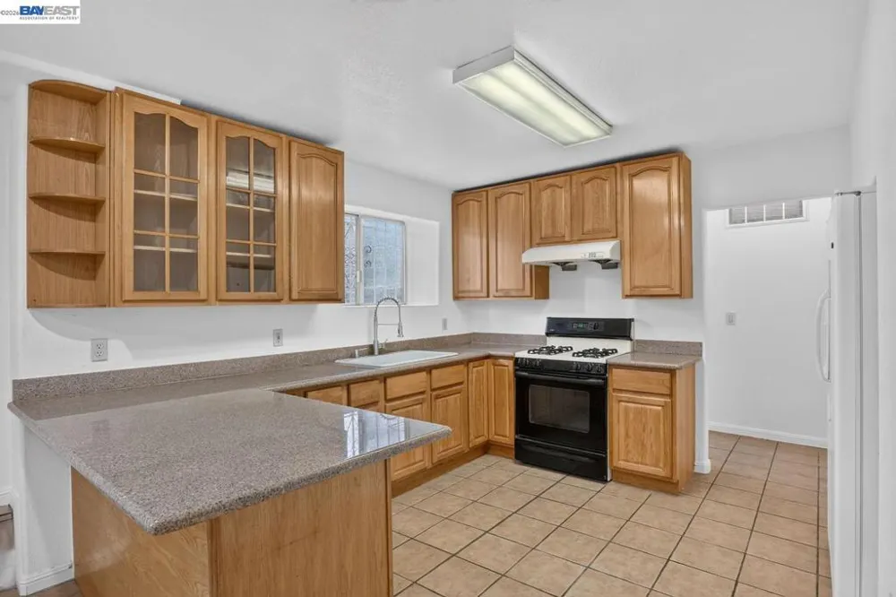 2244 E 20Th St Oakland, CA 94606