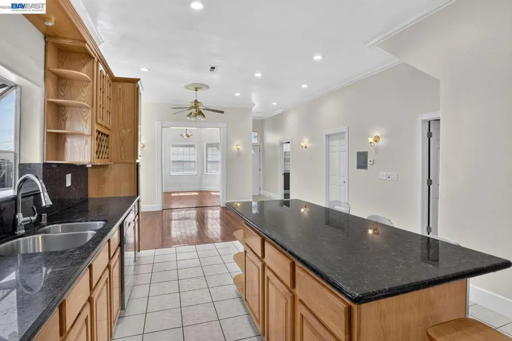 2244 E 20Th St Oakland, CA 94606
