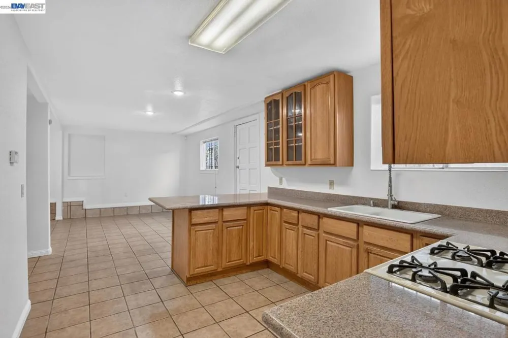 2244 E 20Th St Oakland, CA 94606