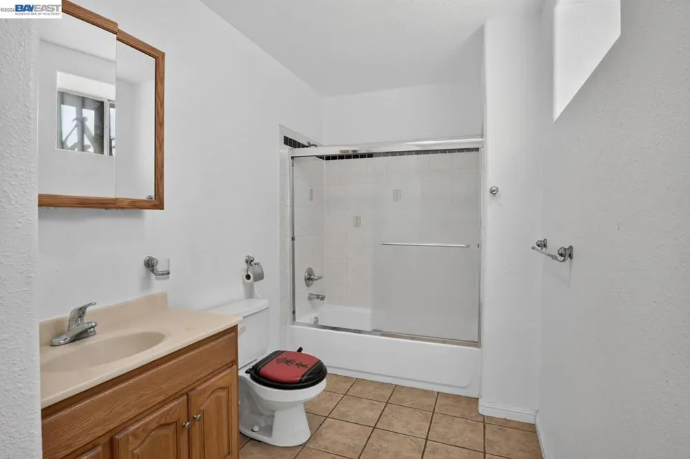2244 E 20Th St Oakland, CA 94606