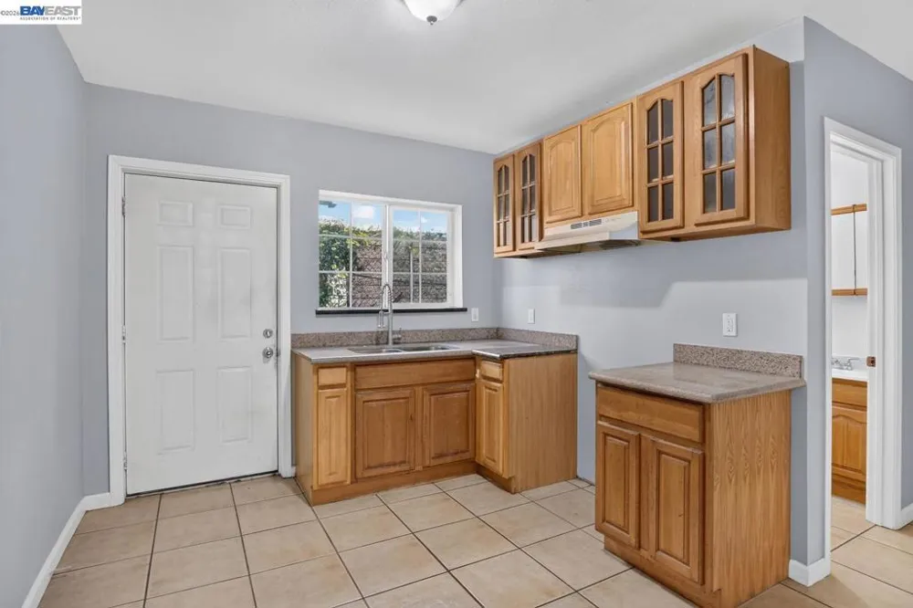 2244 E 20Th St Oakland, CA 94606