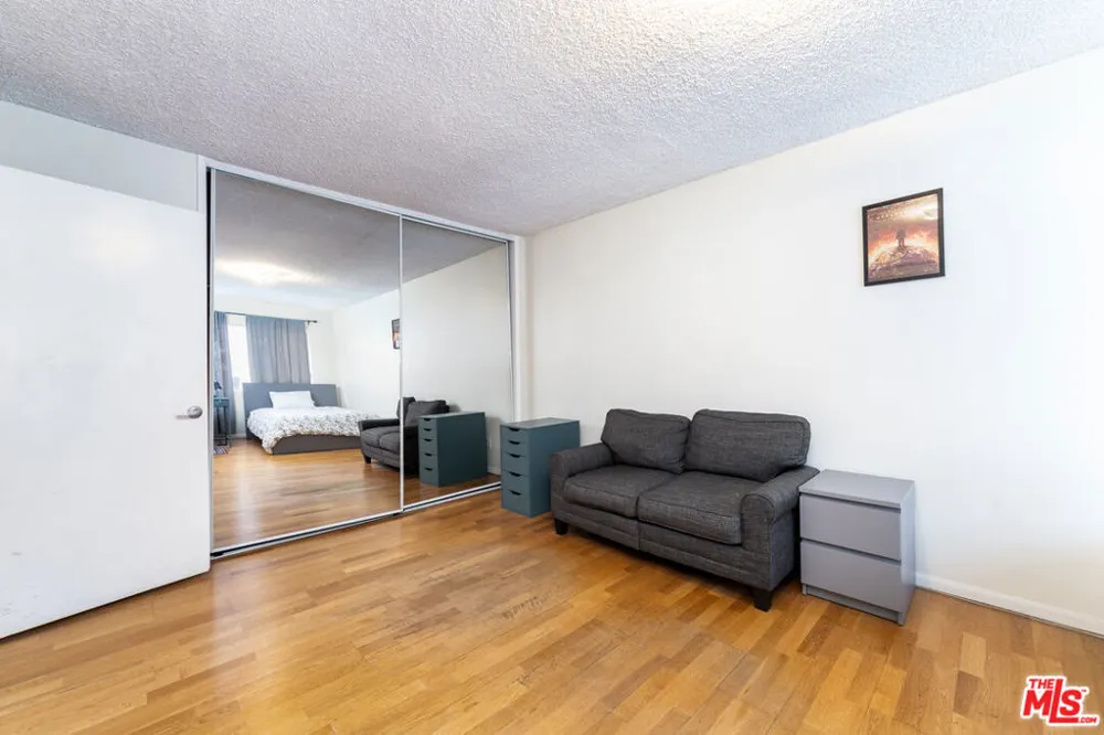 5232 Corteen Place #25 Valley Village, CA 91607