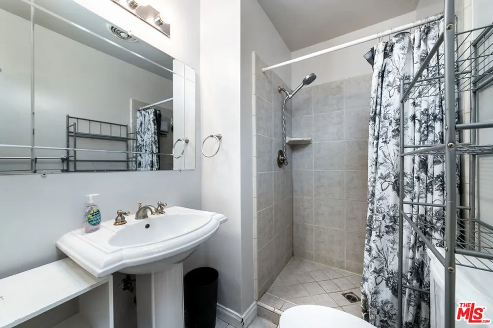 5232 Corteen Place #25 Valley Village, CA 91607